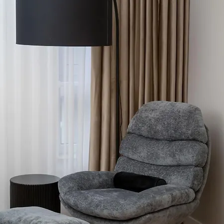 Near Centre Of With Ac And Parking By Renters Prestige Apartmán
