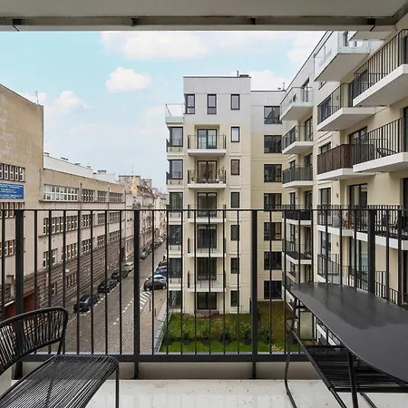 Near Centre Of With Ac And Parking By Renters Prestige * Вроцлав