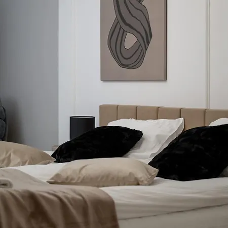 Near Centre Of With Ac And Parking By Renters Prestige Apartmán