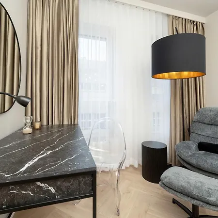 Апартаменти Near Centre Of With Ac And Parking By Renters Prestige