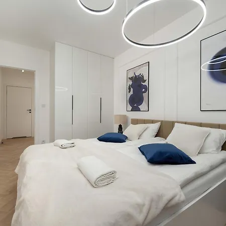 Near Centre Of With Ac And Parking By Renters Prestige Apartmán *