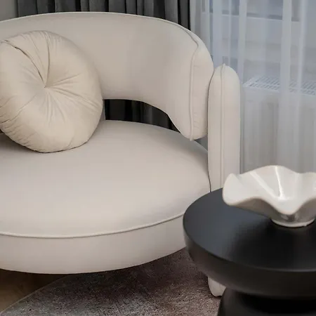 Апартаменти Near Centre Of With Ac And Parking By Renters Prestige *