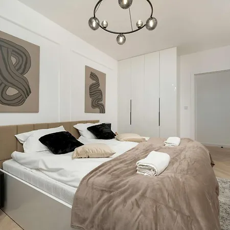 Apartmán Near Centre Of With Ac And Parking By Renters Prestige Vratislav