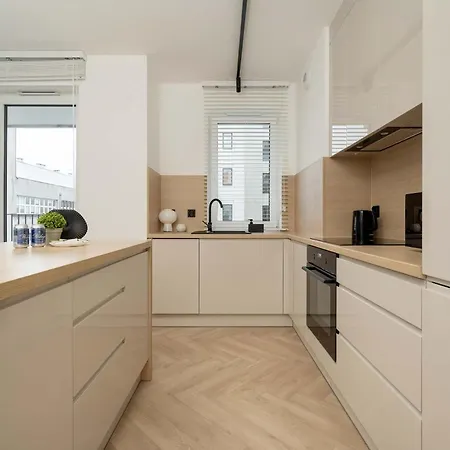 Near Centre Of With Ac And Parking By Renters Prestige * Vratislav