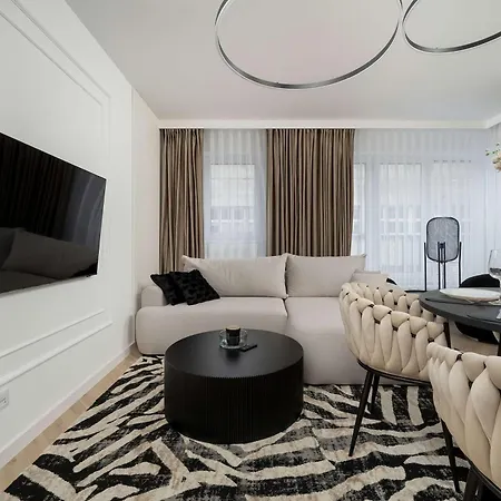 Near Centre Of With Ac And Parking By Renters Prestige Апартаменти *