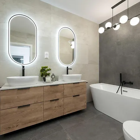 Near Centre Of With Ac And Parking By Renters Prestige Апартаменти Вроцлав