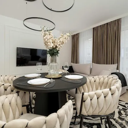Near Centre Of With Ac And Parking By Renters Prestige Apartmán