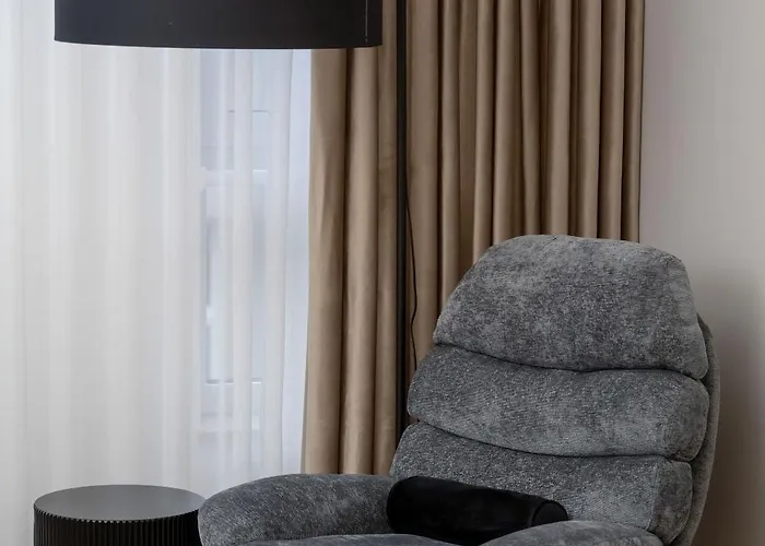 Near Centre Of With Ac And Parking By Renters Prestige Apartment