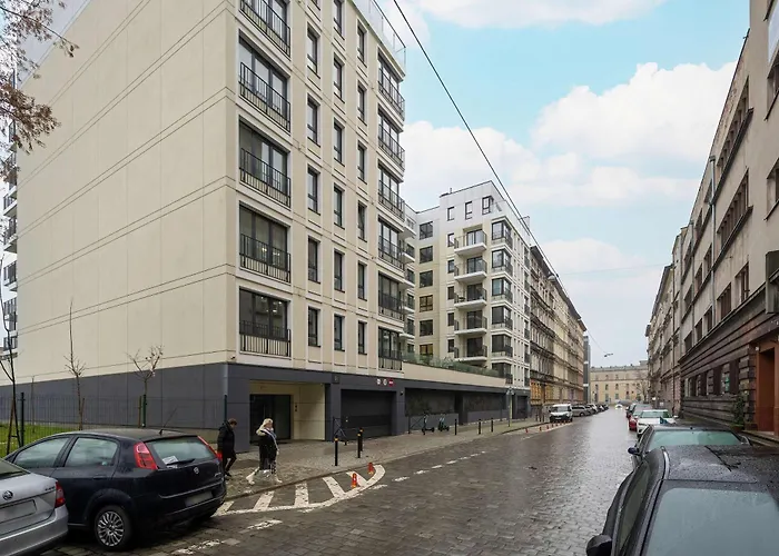 Near Centre Of With Ac And Parking By Renters Prestige