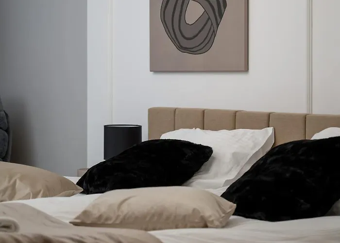 Near Centre Of With Ac And Parking By Renters Prestige Apartman