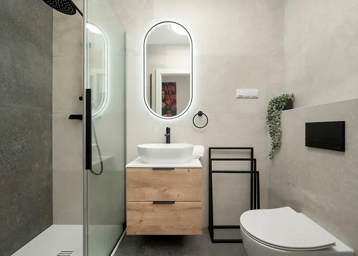 Apartment Near Centre Of With Ac And Parking By Renters Prestige *