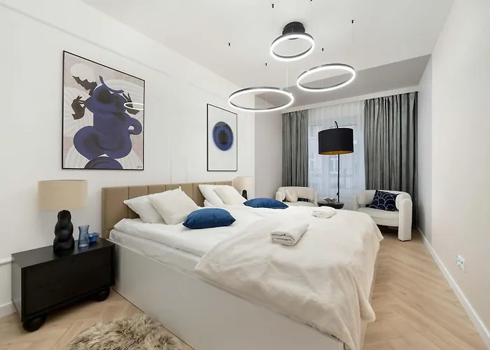 Near Centre Of With Ac And Parking By Renters Prestige * Wrocław