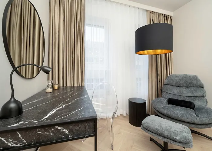 Apartment Near Centre Of With Ac And Parking By Renters Prestige