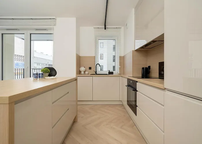 Near Centre Of With Ac And Parking By Renters Prestige * Wrocław