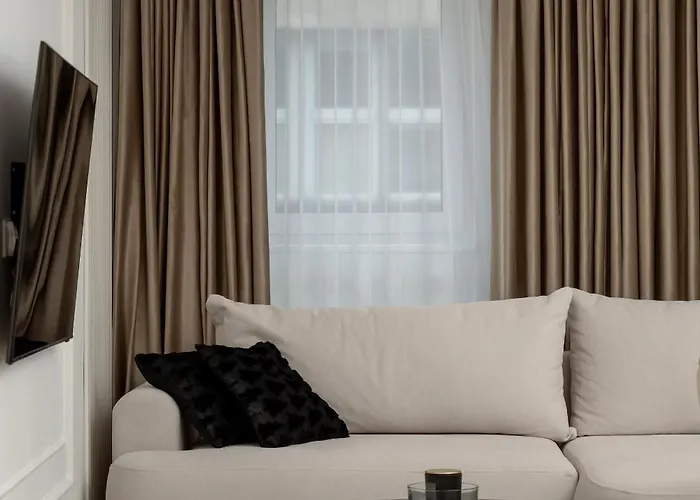 Near Centre Of With Ac And Parking By Renters Prestige Apartman