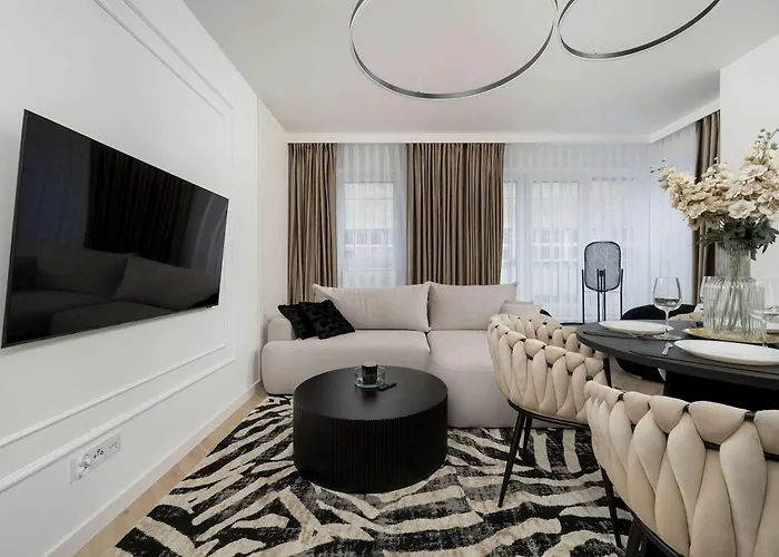 Near Centre Of With Ac And Parking By Renters Prestige Apartman *