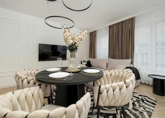 Near Centre Of With Ac And Parking By Renters Prestige Apartman